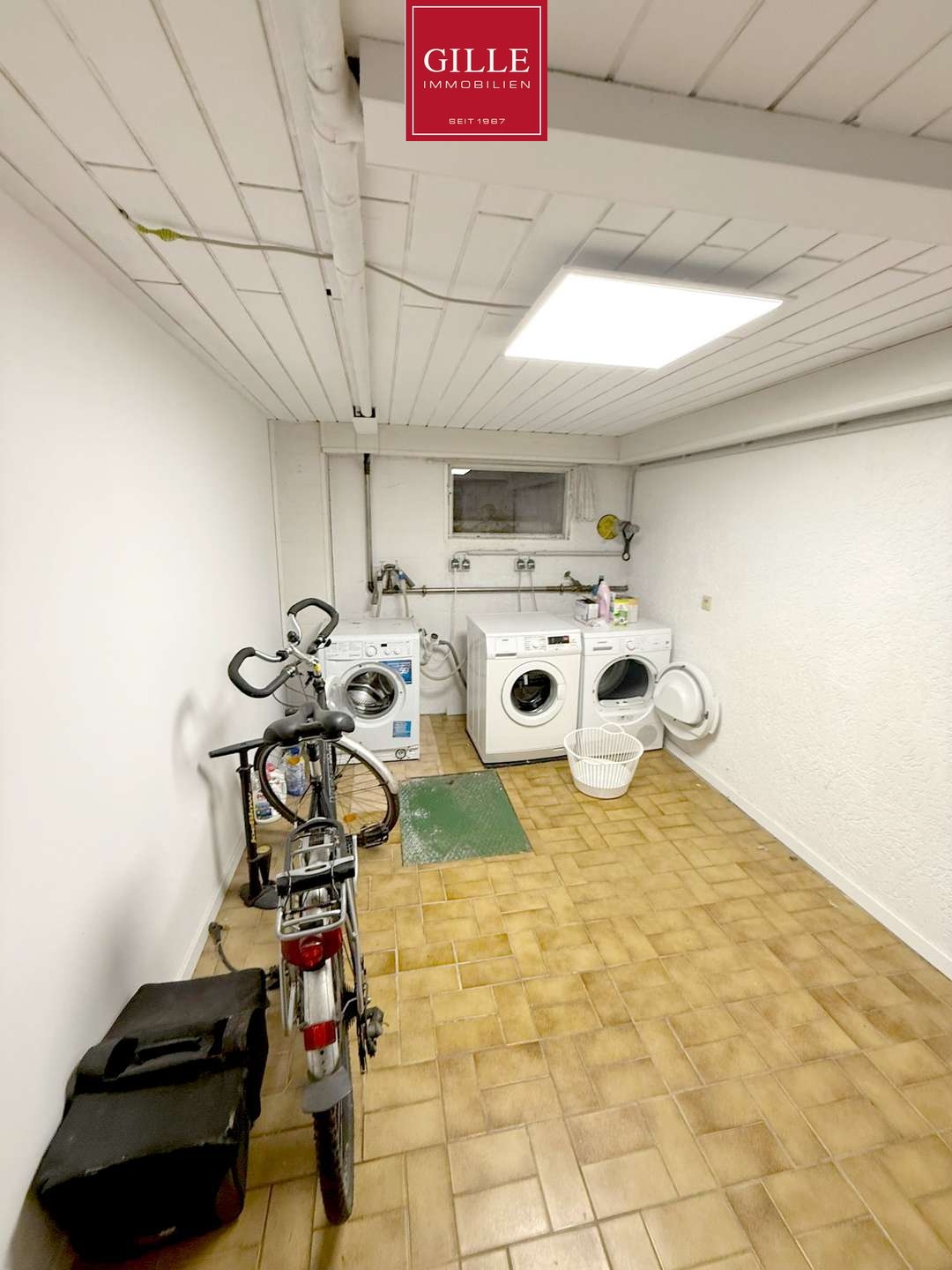 Ansicht 13 von: Charmant & Großzügig: 2-Zim.Whg mit großem Wohnraum, Dachterrasse, Duschbad Kamin & Garage in Kaarst